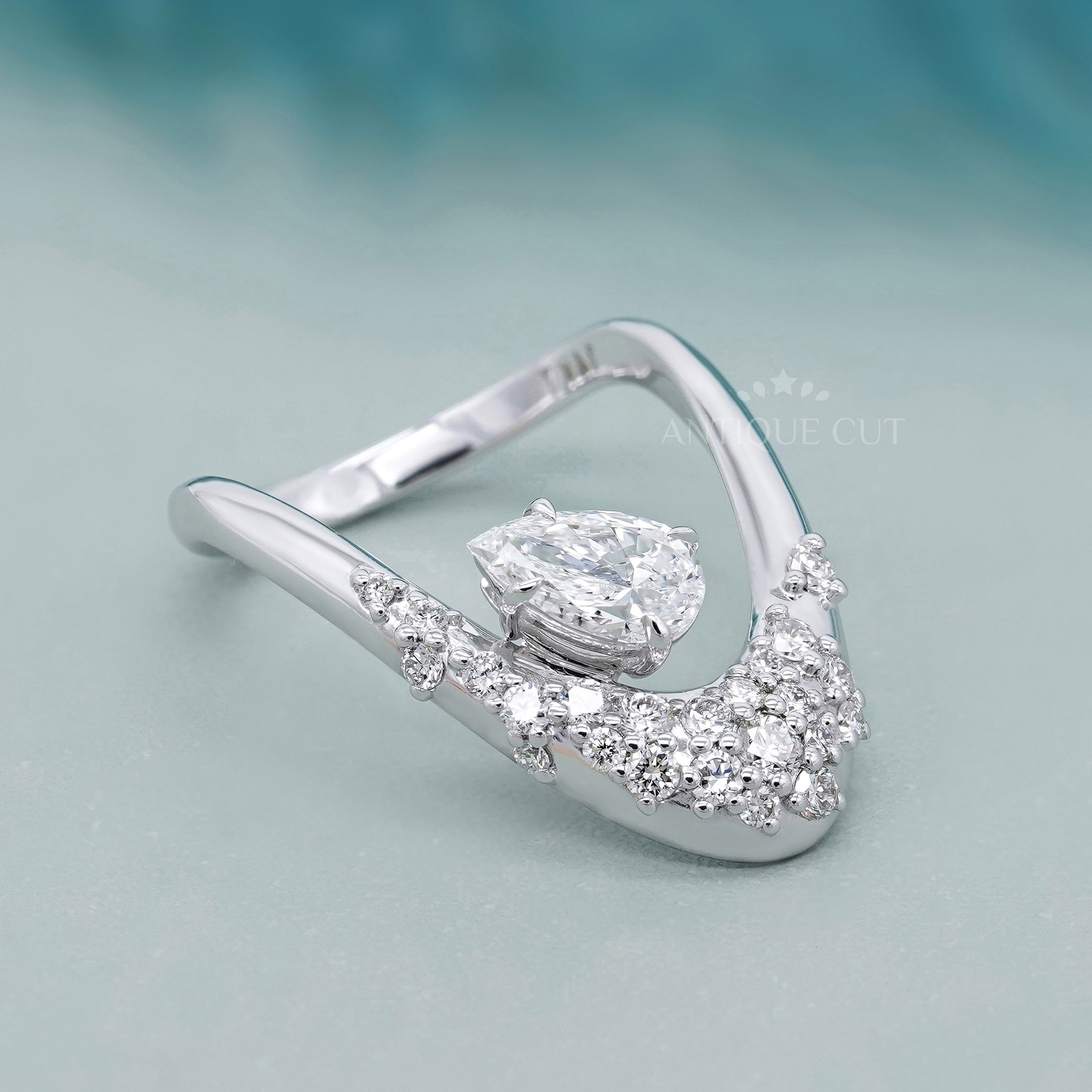 Contemporary Pear Diamond 1.00tcw Cluster Ring | IGI Certified Lab Diamond | Sculpted V Shank Design