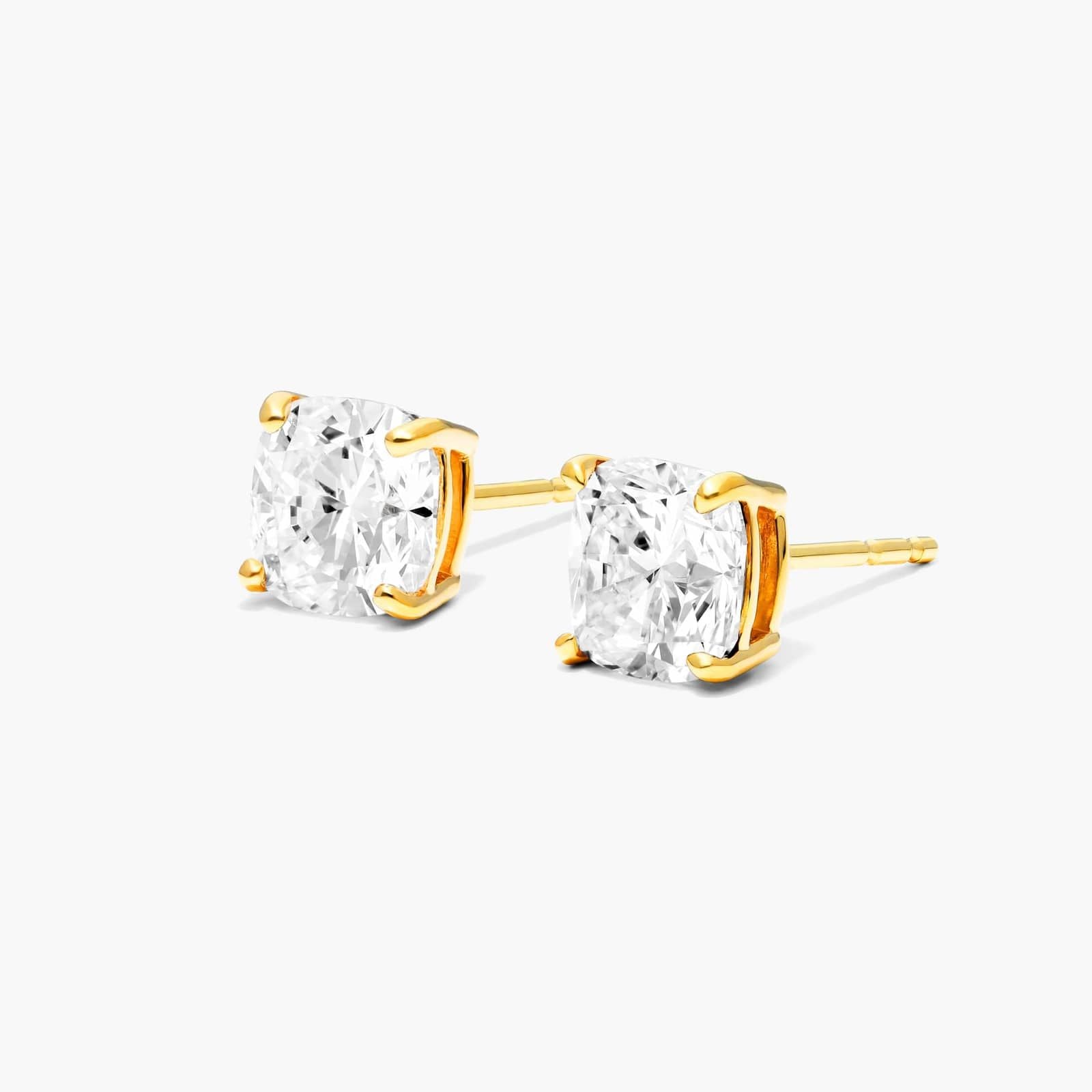 Boucles d'oreilles à tige en diamant créé en laboratoire en forme de coussin en or jaune 14 carats