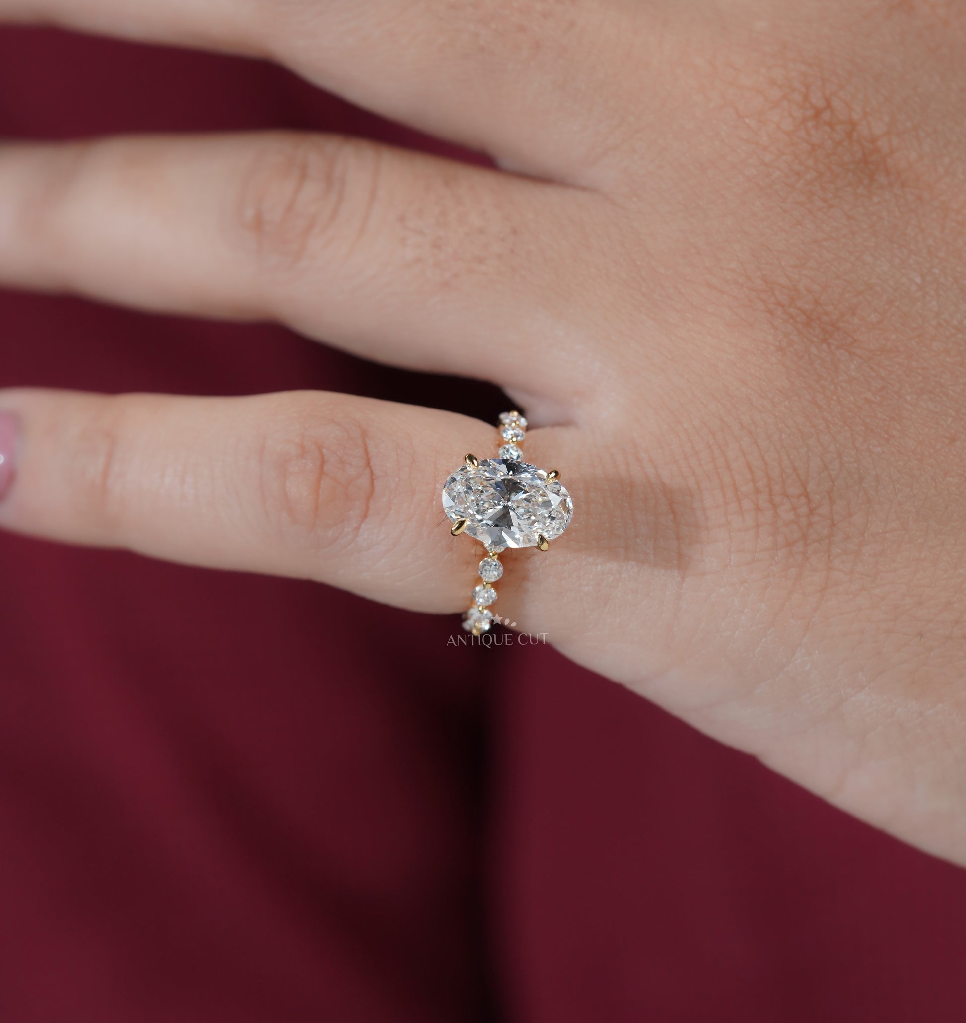 Claw prong oval diamond ring with shared-prong setting