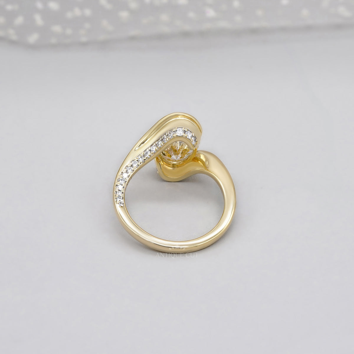 Oval 3.40tcw Fancy Vivid Green Lab Diamond Ring | 18K Yellow Gold | IGI Certified