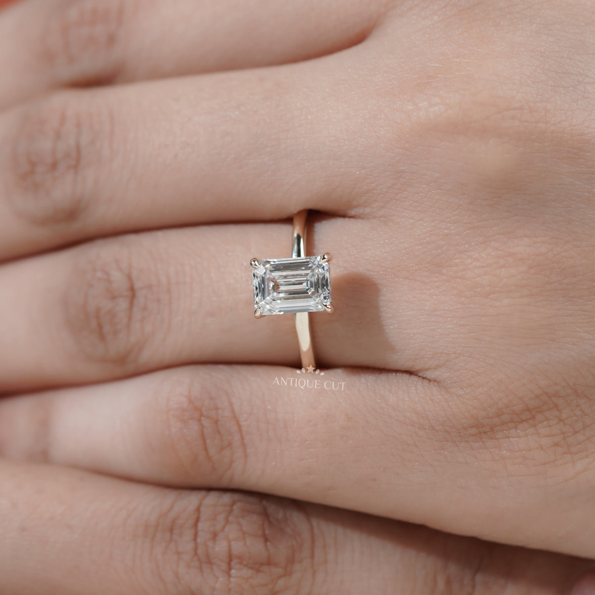 Premium IGI certified emerald diamond engagement jewelry