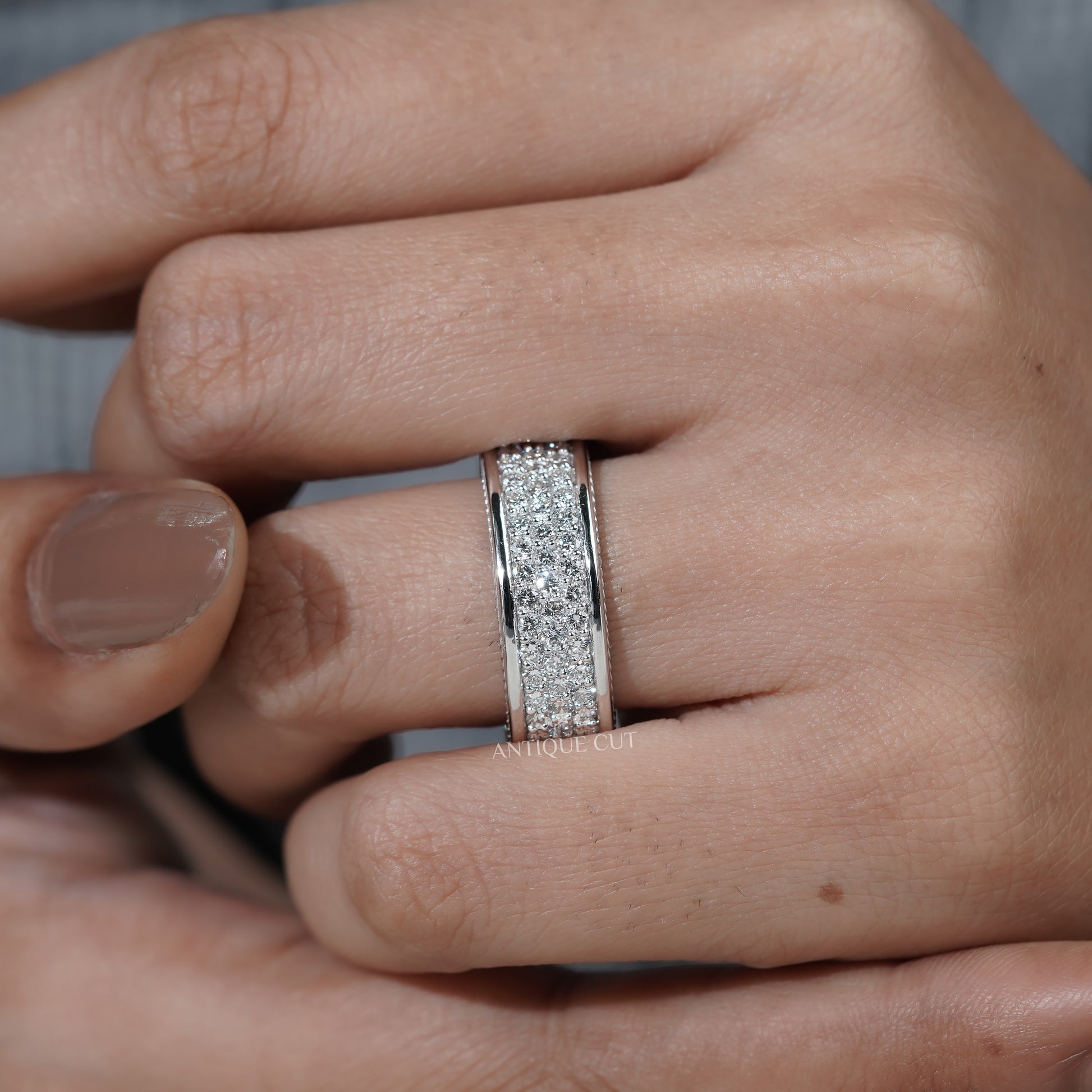Luxury round diamond wedding band in white gold
