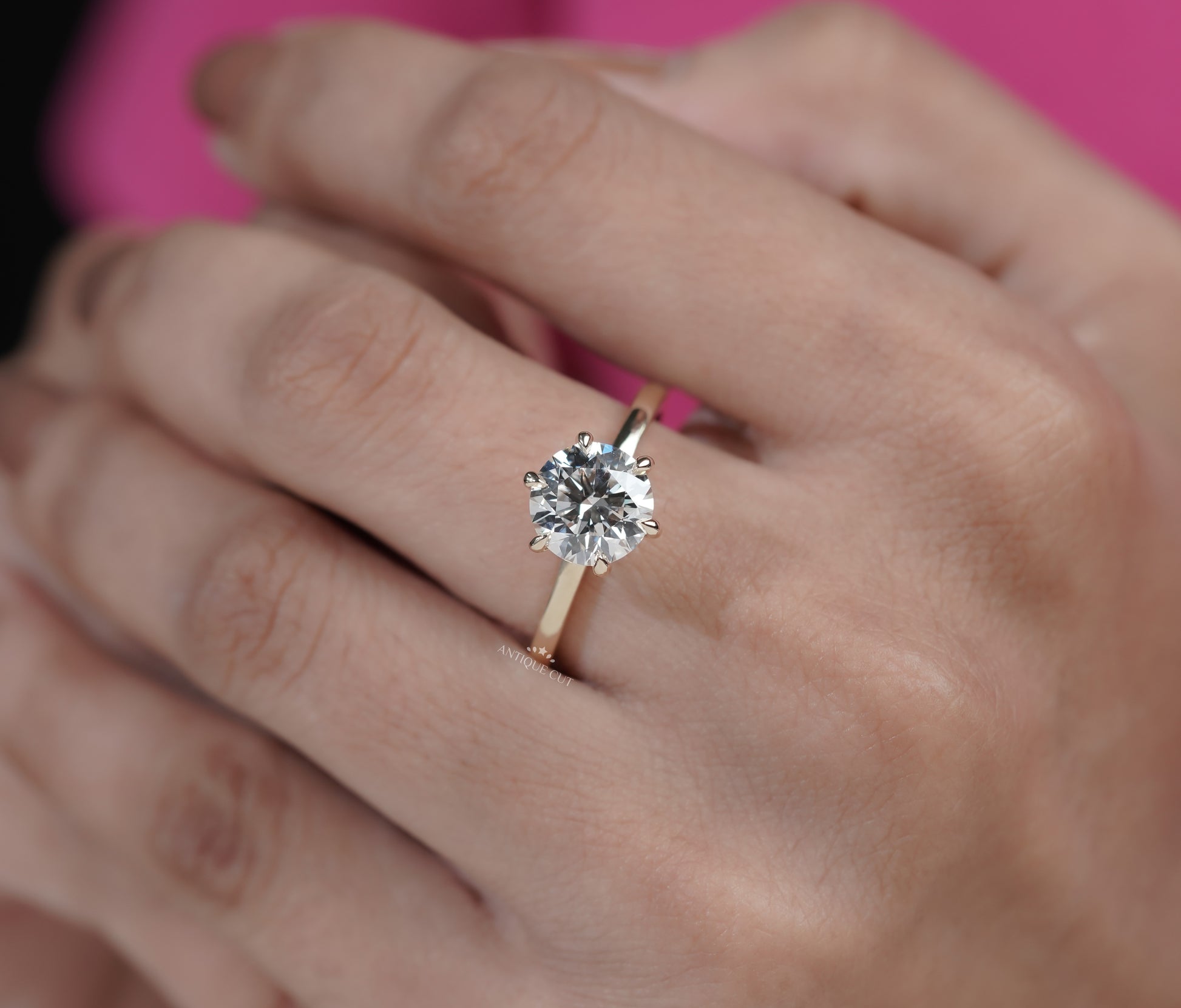 Round Brilliant Cut Diamond Solitaire Ring in Yellow Gold