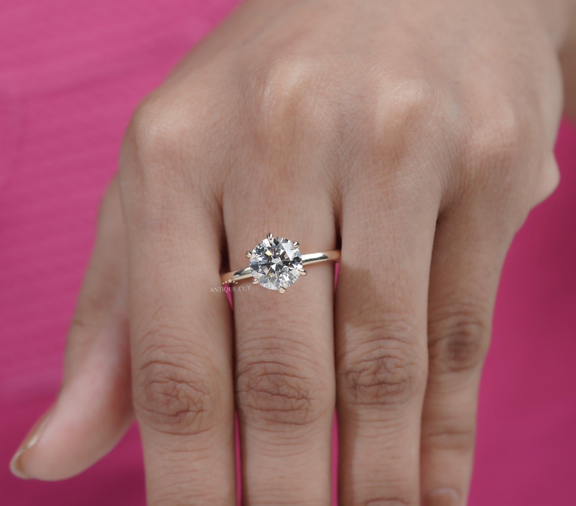 Round Brilliant Cut Diamond Solitaire Ring in Yellow Gold