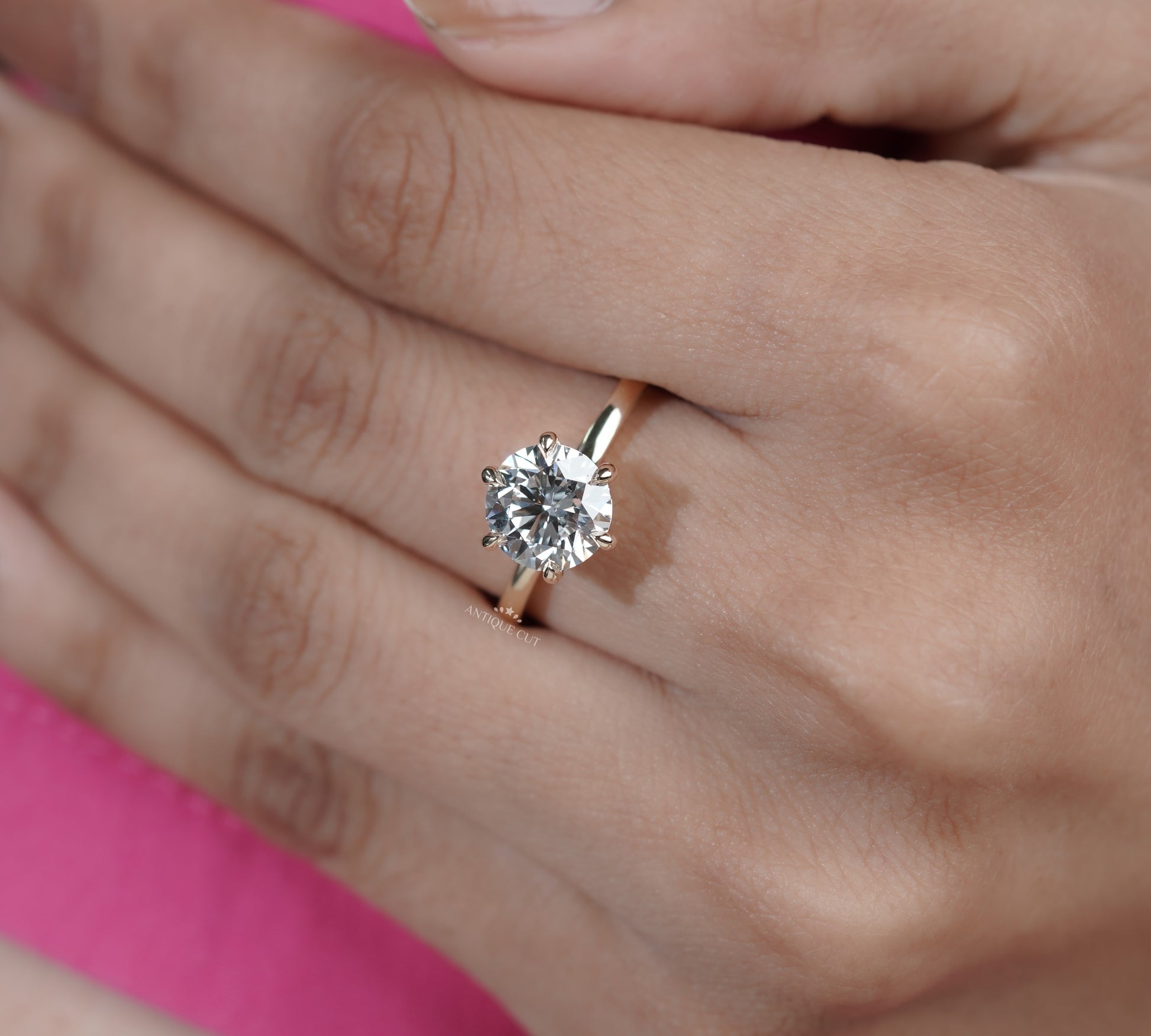 Round Brilliant Cut Diamond Solitaire Ring in Yellow Gold