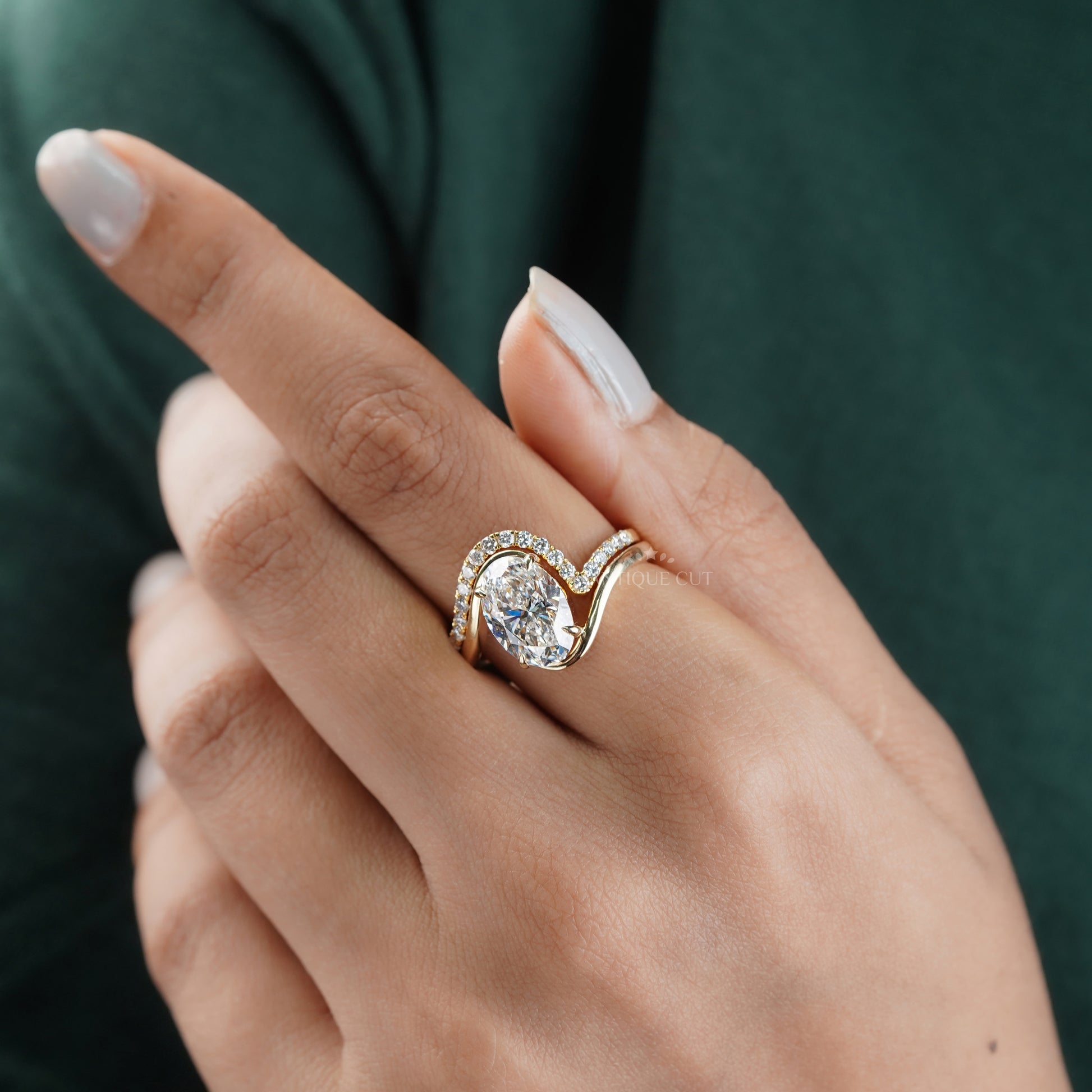 Modern Curve 3.20tcw Oval Lab Diamond Engagement Ring | Matching Curved Band | IGI Certified