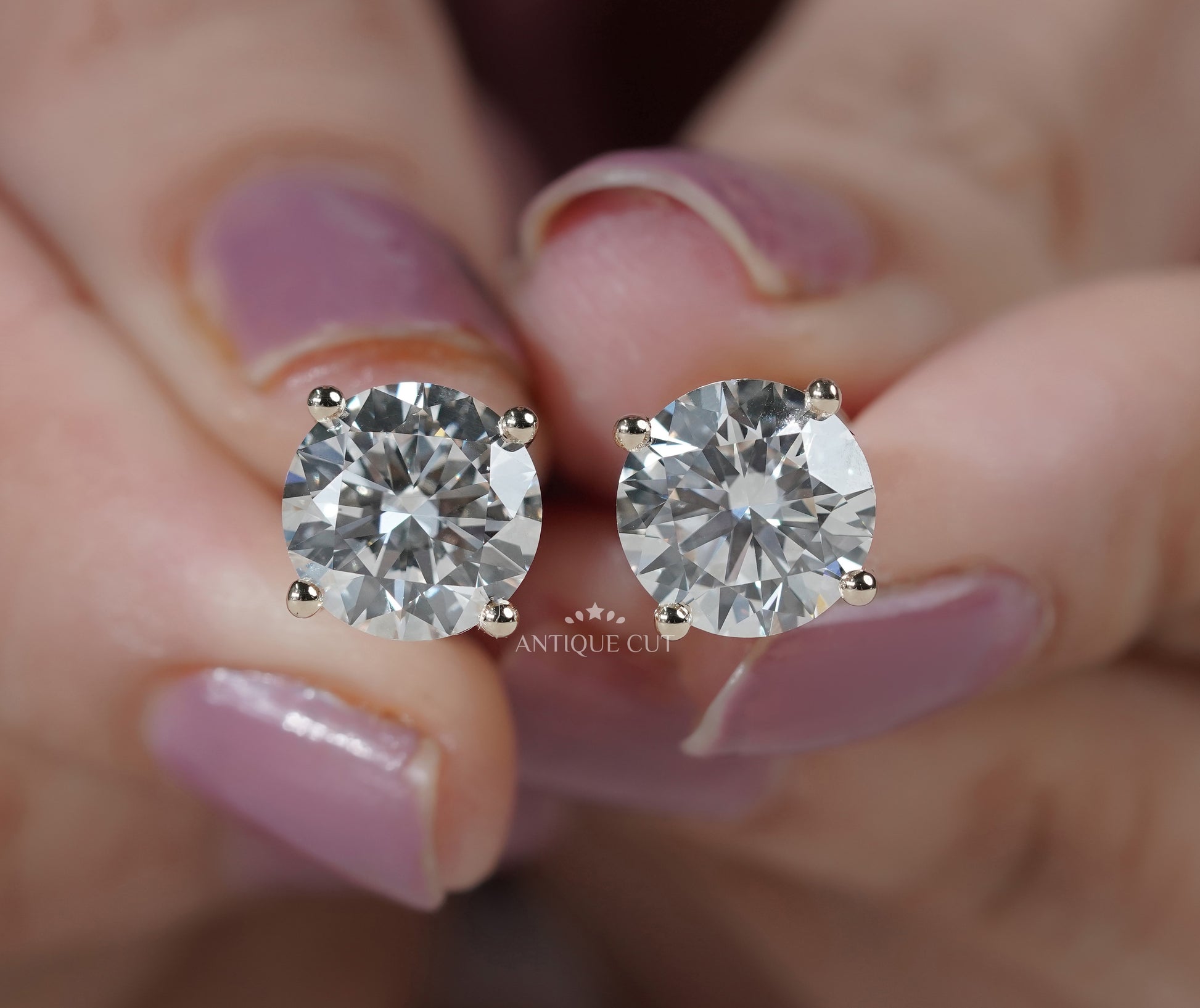 Round Cut Diamond Stud Earrings in Yellow Gold