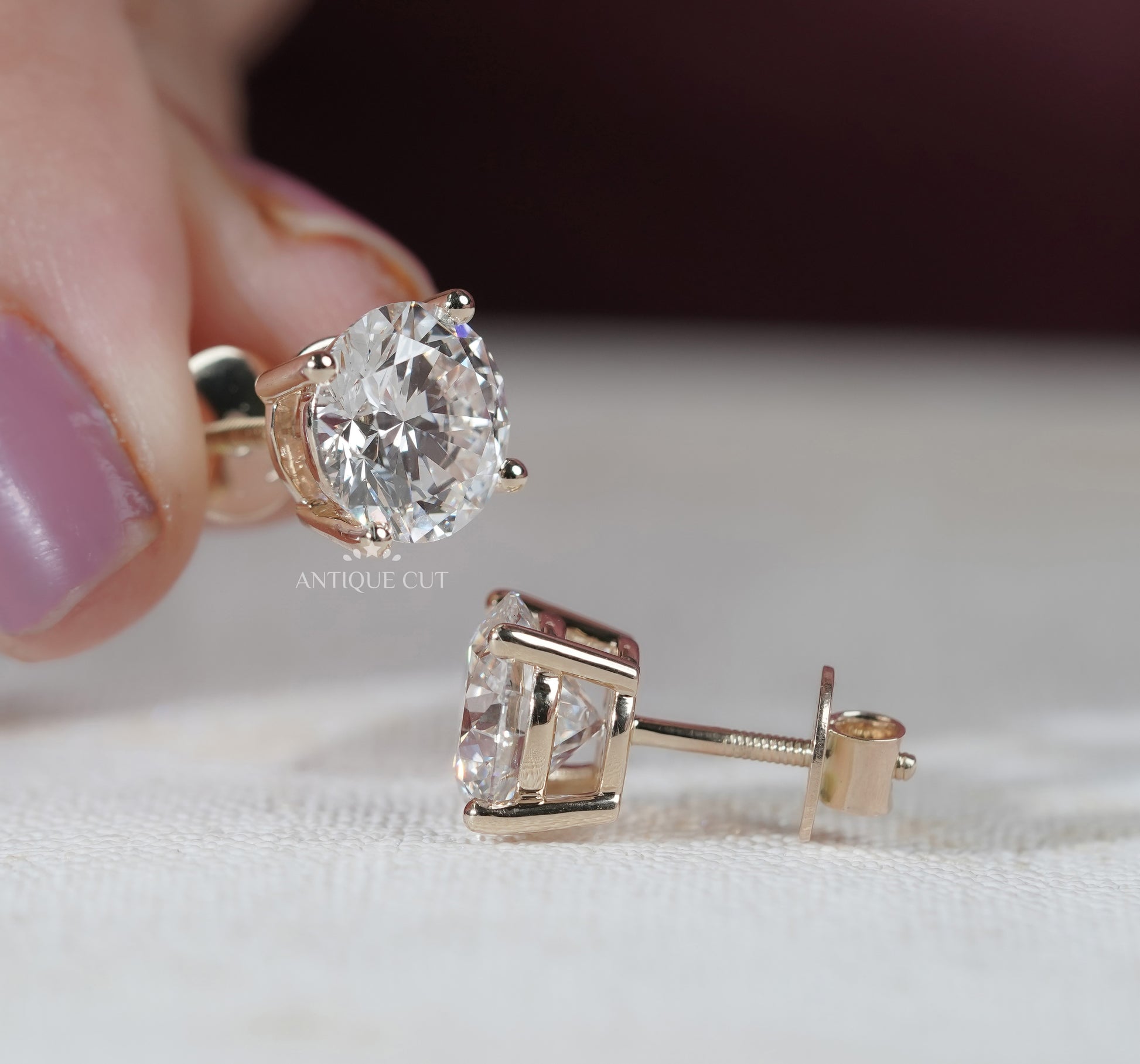 Round Cut Diamond Stud Earrings in Yellow Gold