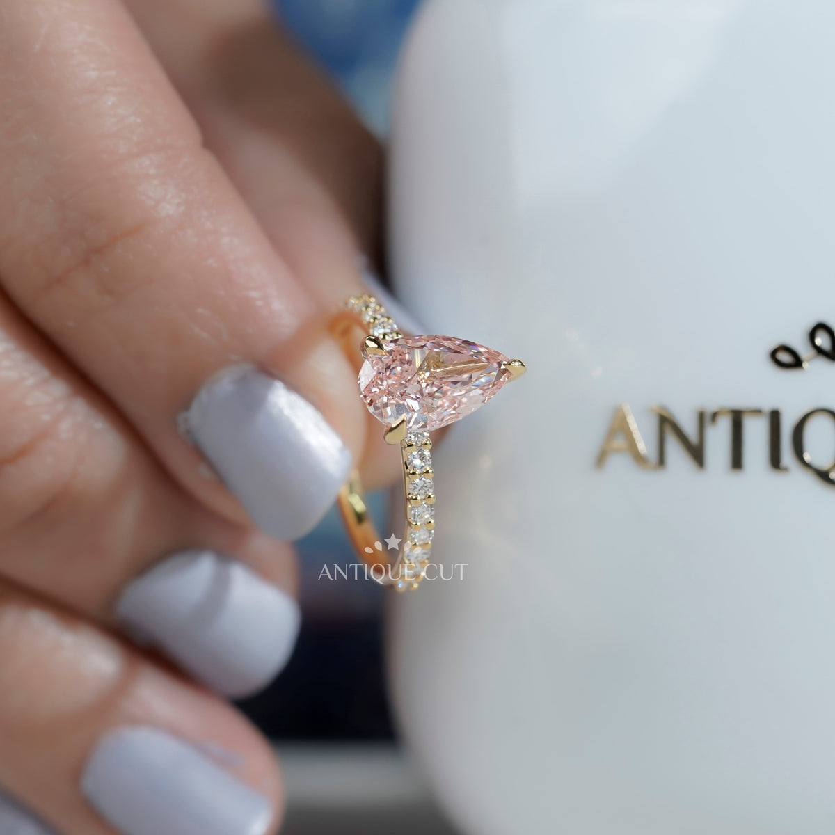 Luxury yellow gold pink diamond engagement ring