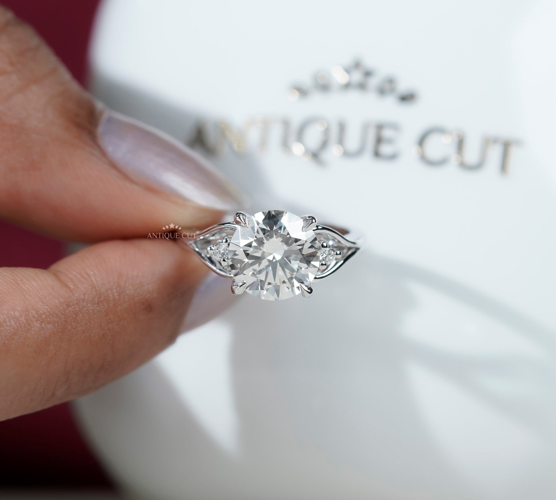 Round brilliant diamond ring with delicate side stones