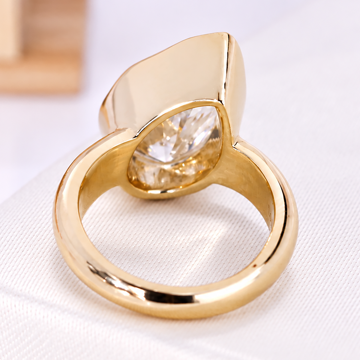Yellow gold pear diamond ring with IGI certified lab grown diamond center