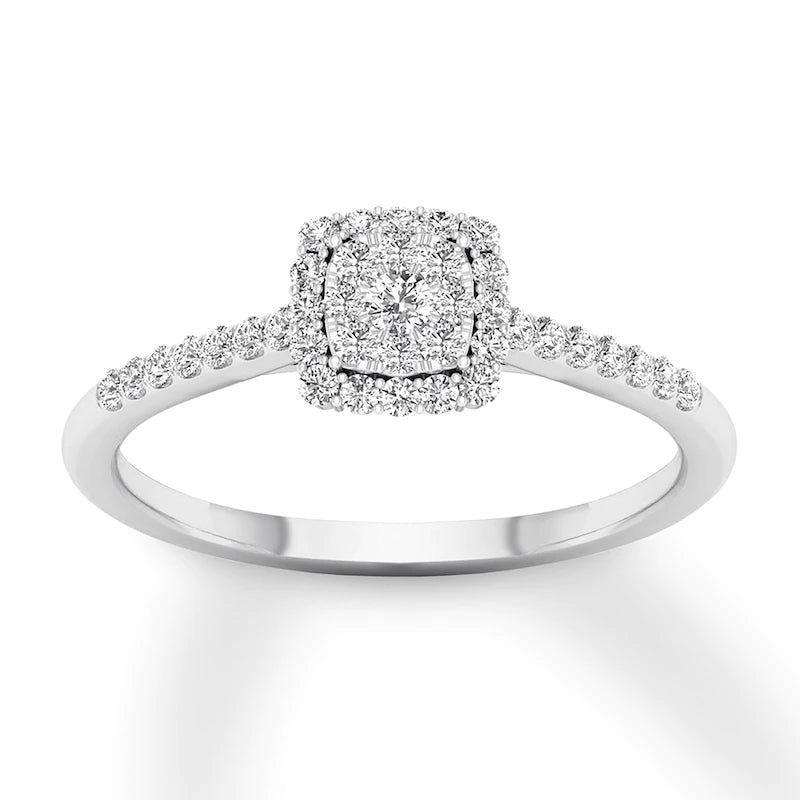 What Is the Average Carat Size for a Diamond Engagement Ring?