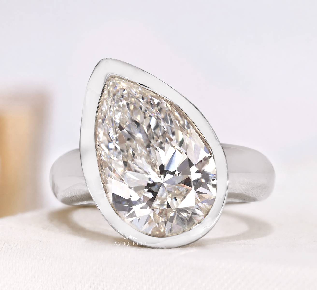 10k White Gold, 14k White Gold, 18k White Gold, Platinum
