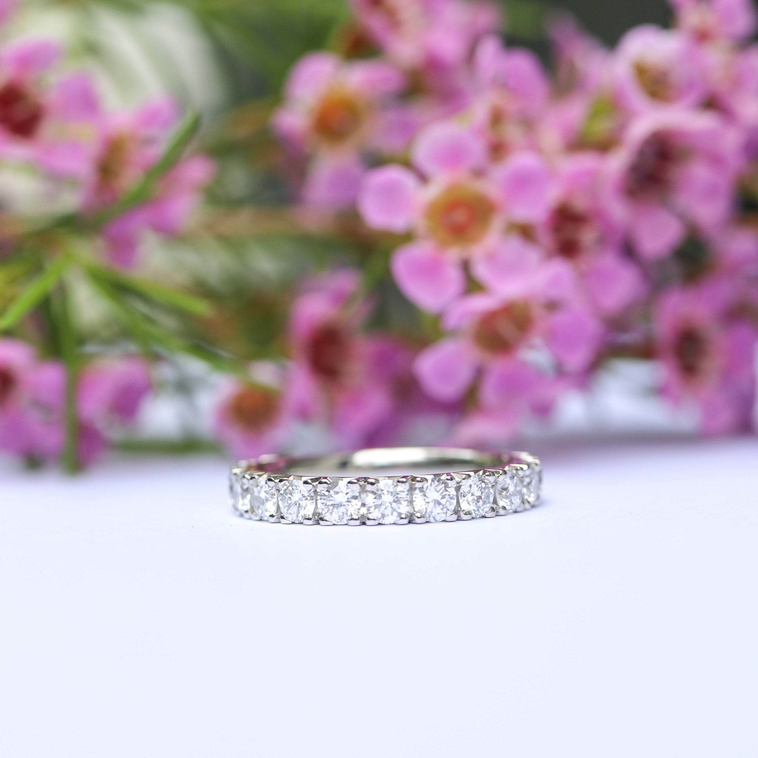 FRANZÖSISCHES PAVÉ ETERNITY BAND