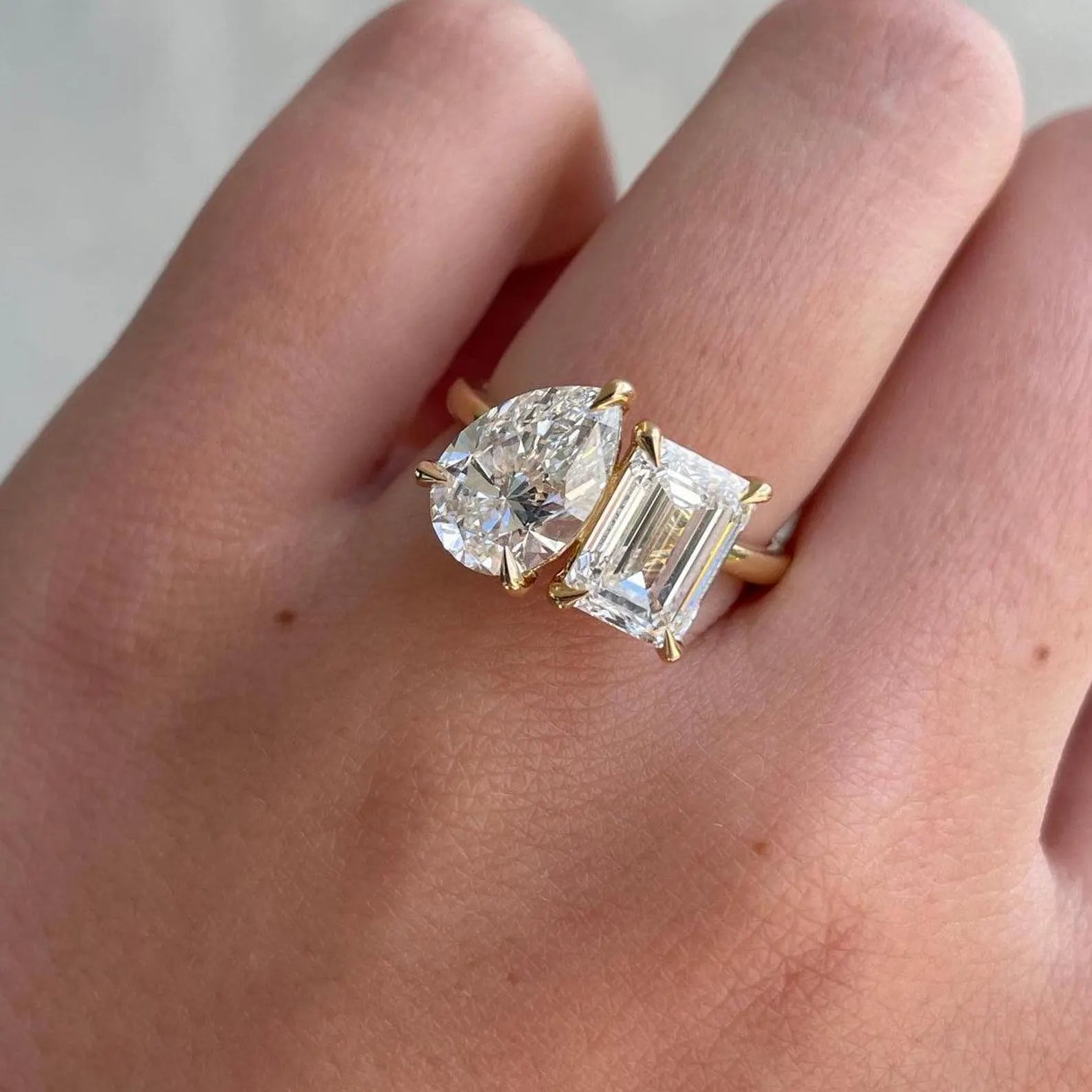 Elegant Toi Et Moi ring with dual diamond shapes
