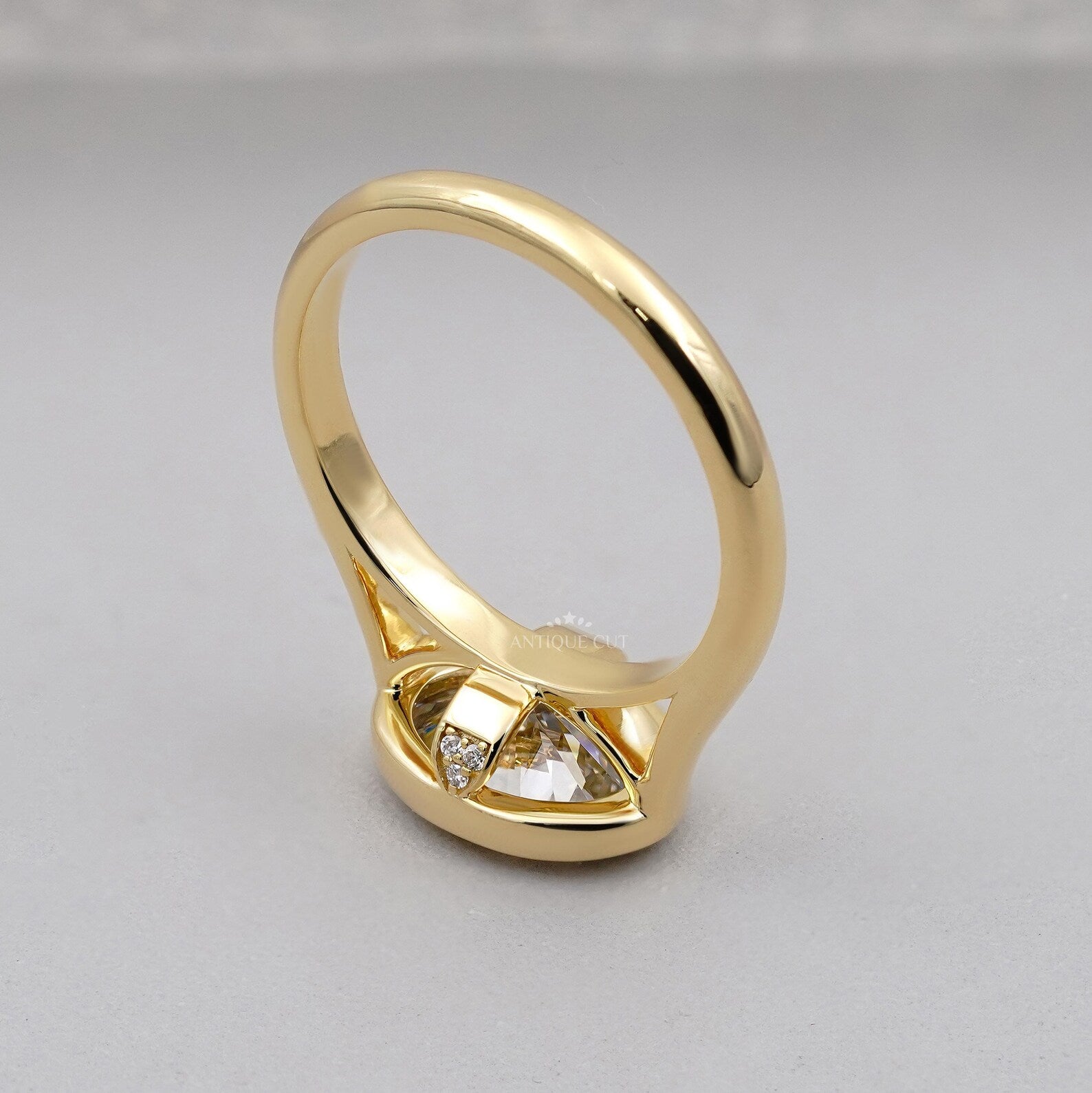 IGI Certified oval bezel diamond ring