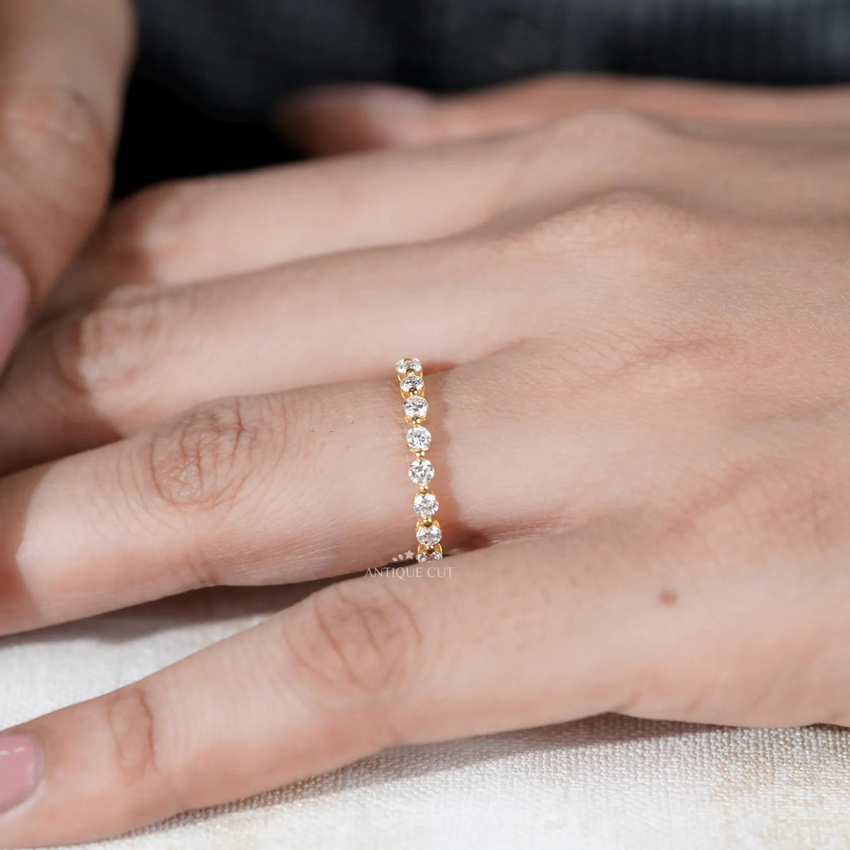 Round diamond eternity band in yellow gold