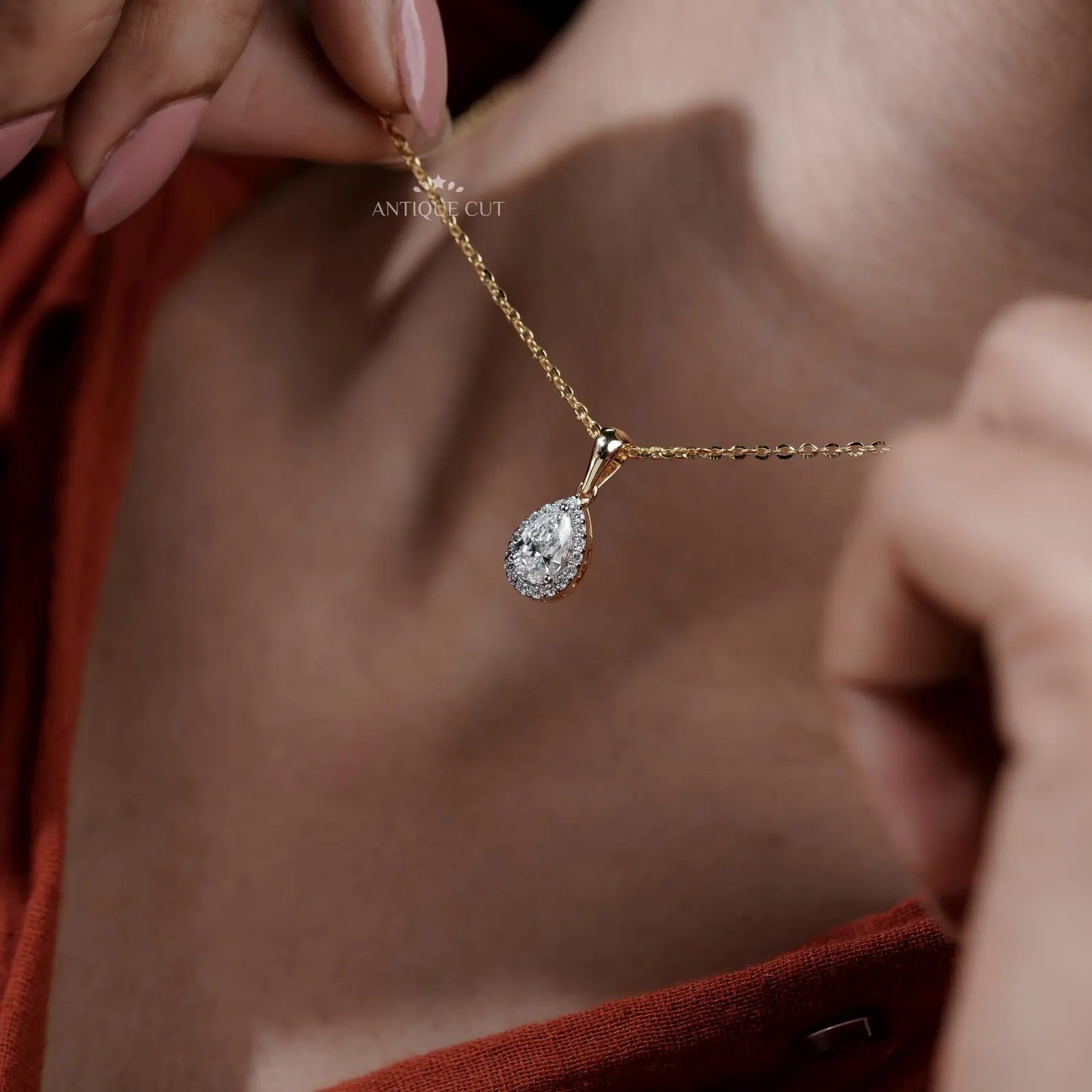 Three prong setting pear cut halo diamond pendant