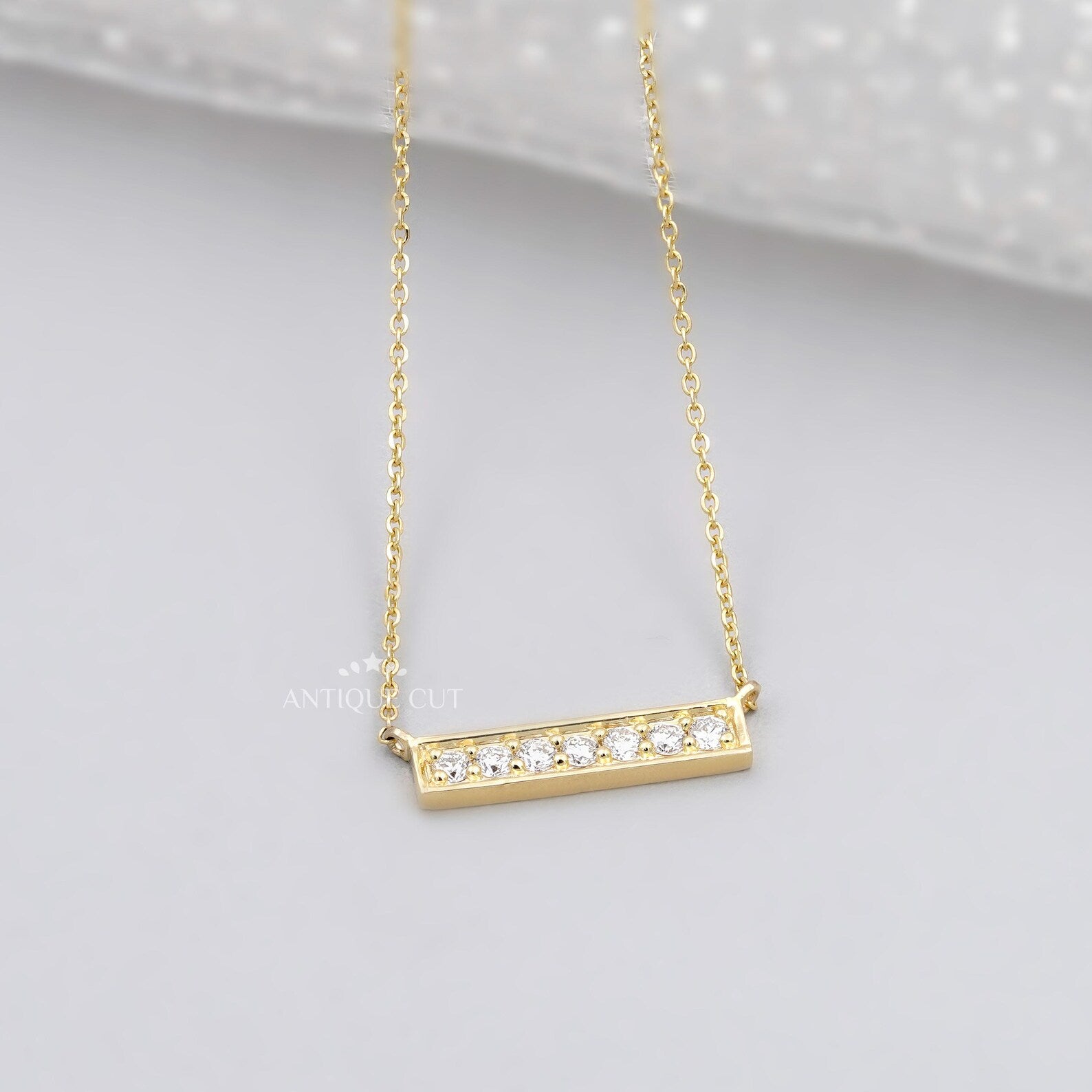 Round Cut Diamond Bar Necklace | Yellow Gold | IGI Certificate