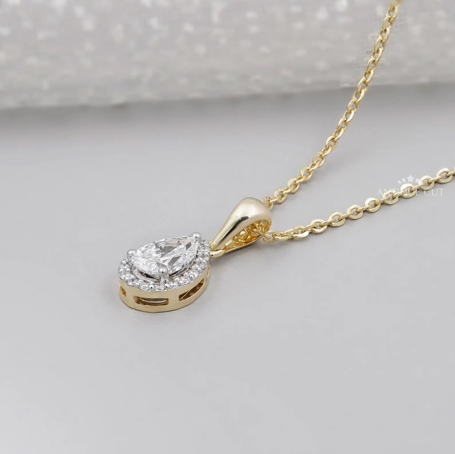 Lab grown diamond pear cut pendant 