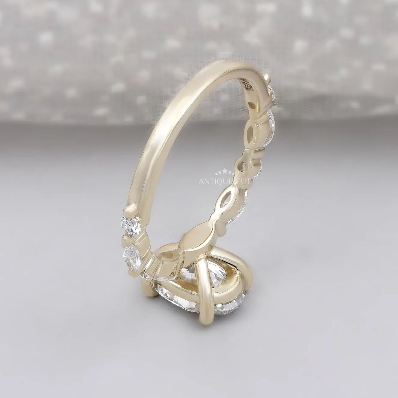 Elegant oval diamond ring yellow gold