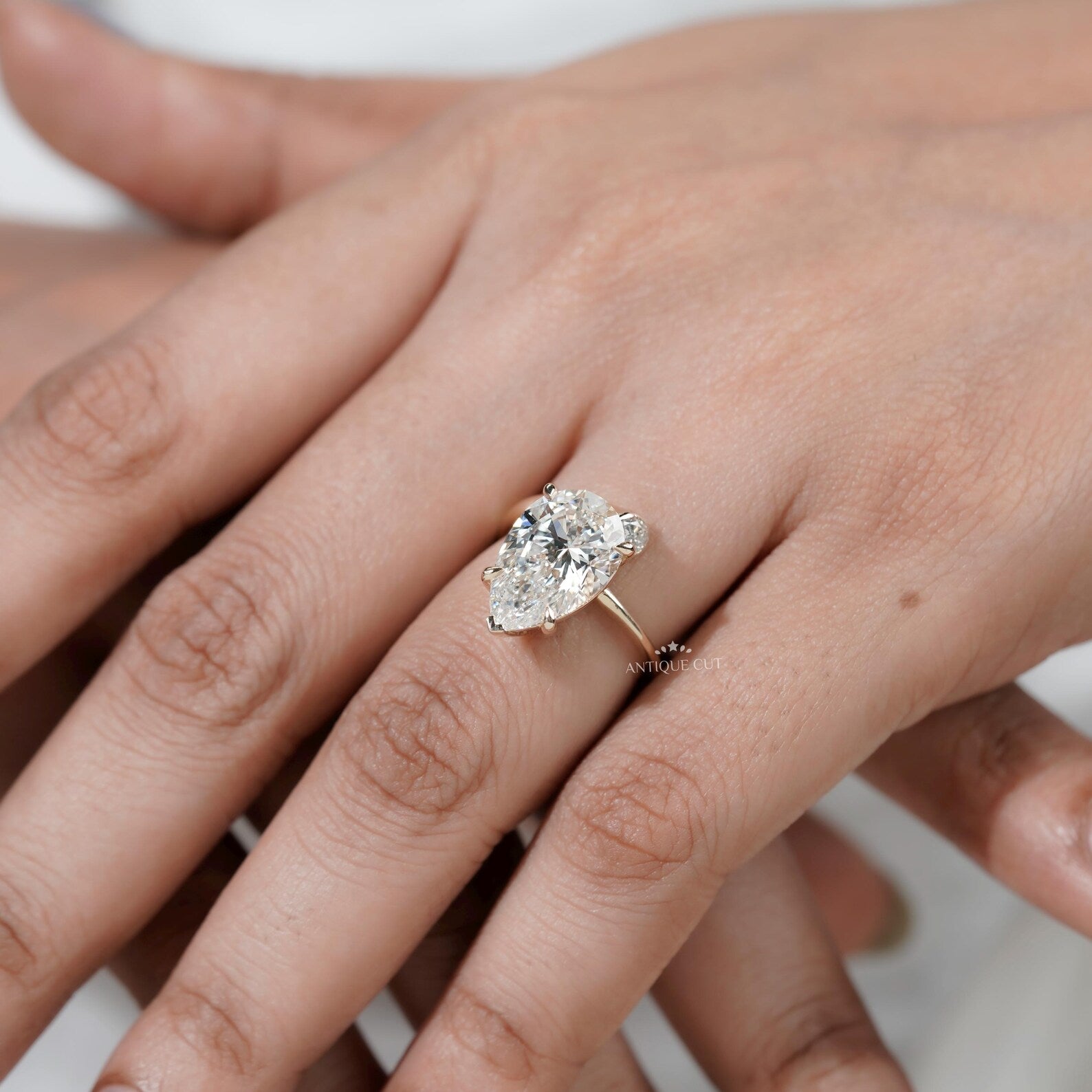 Antiquecut pear shaped diamond ring with IGI certified lab grown diamond