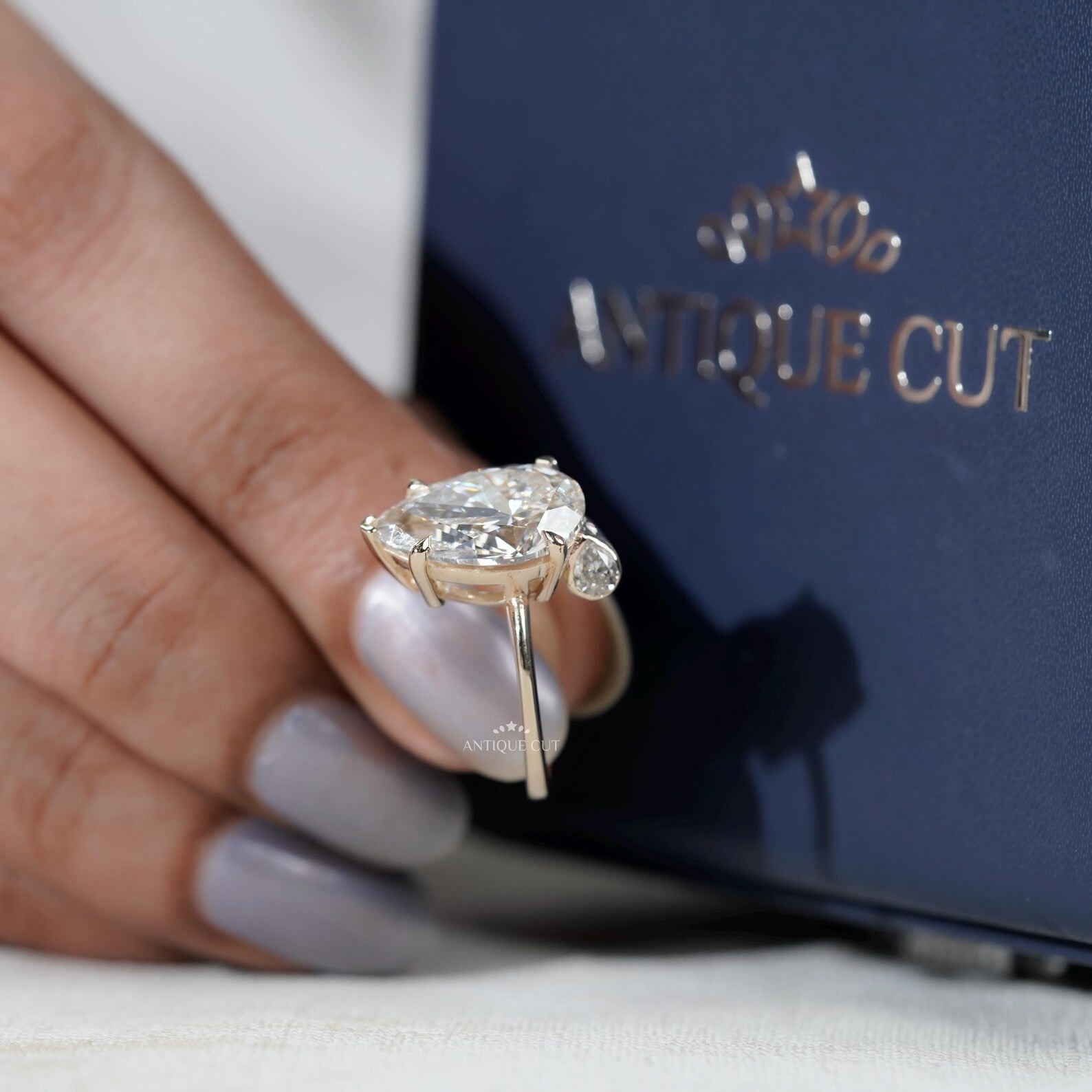 IGI certified pear shaped diamond engagement ring with yellow gold band