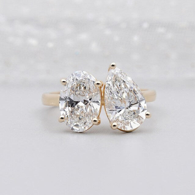 Oval pear diamond ring Toi Et Moi in yellow gold