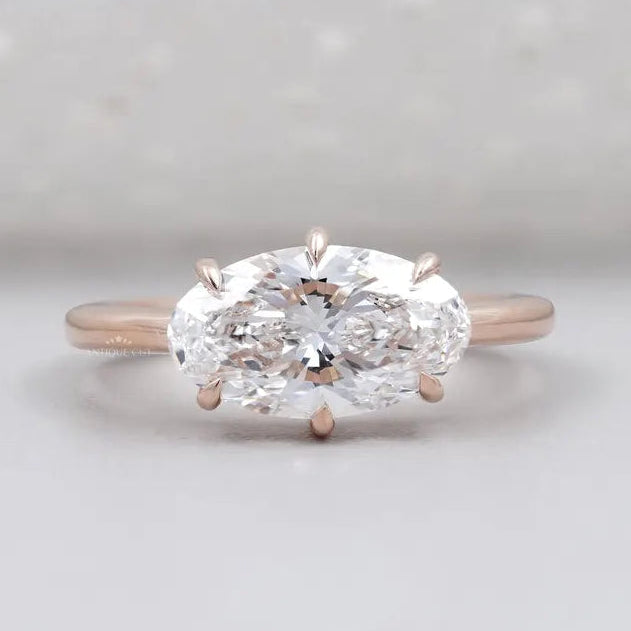 Oval cut ring with solitaire diamond