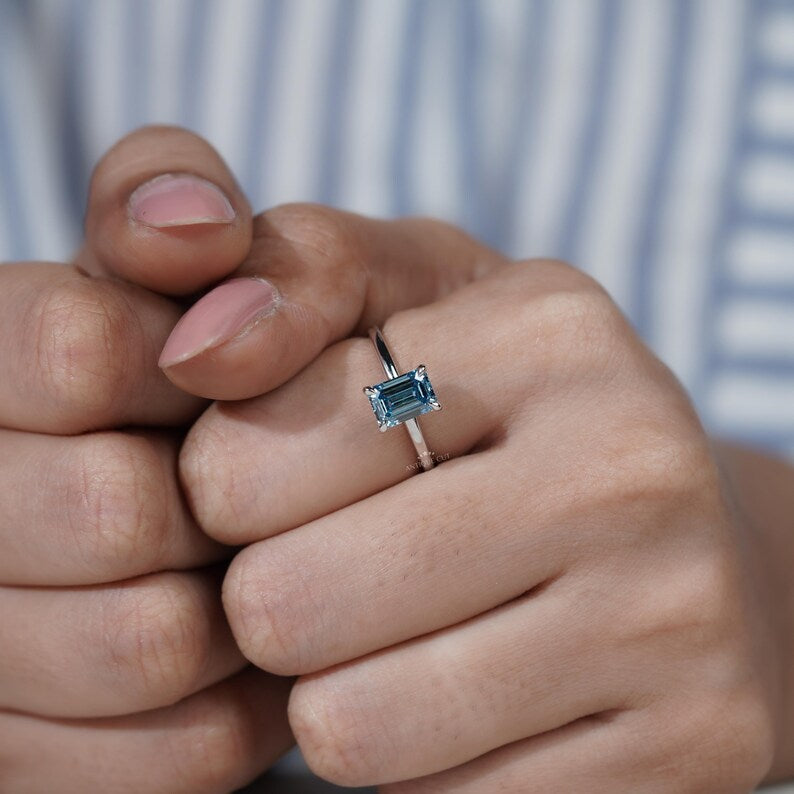 Sophisticated blue diamond ring IGI certified