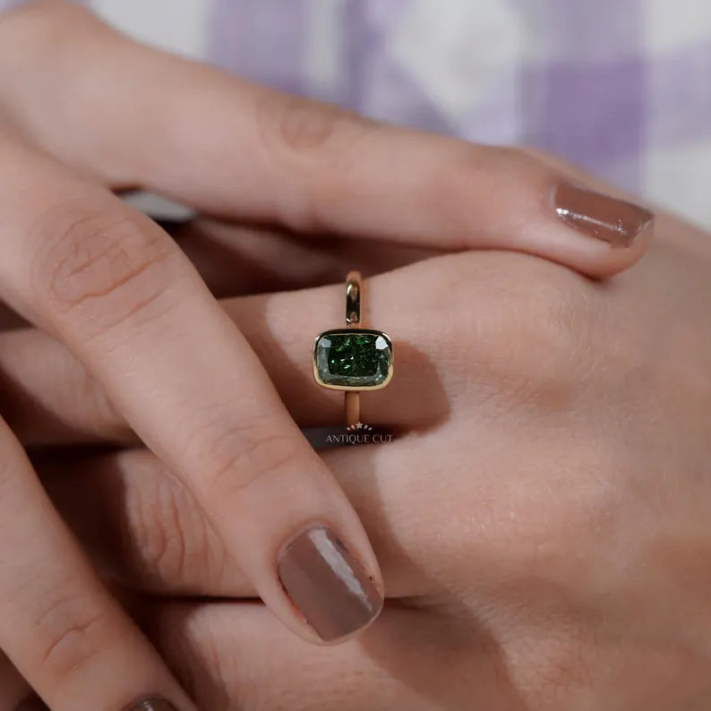 Elegant fancy green cushion diamond ring yellow gold