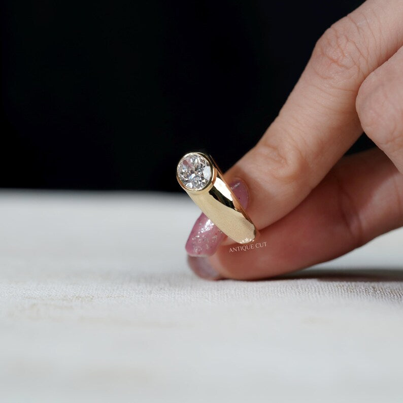 Solid gold ring with horizontal oval center stone