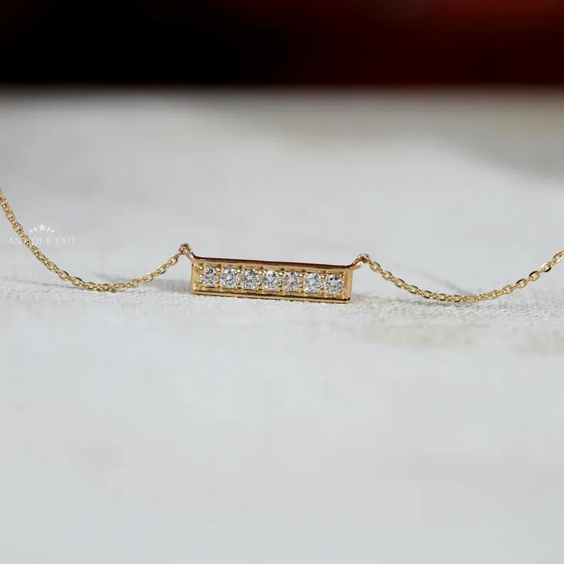 This gold and diamond bar necklace looks stylish and classy.