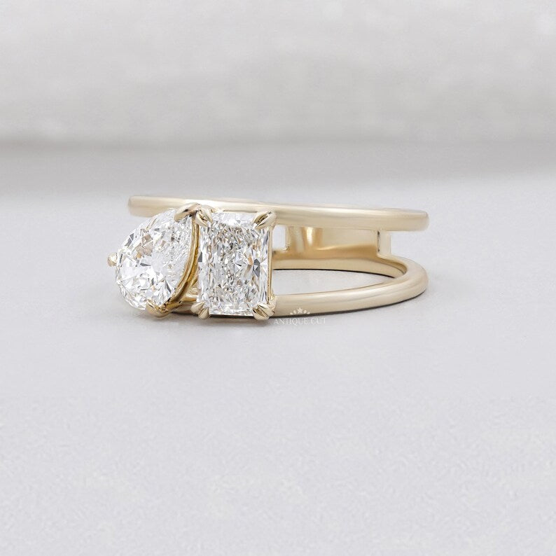 Toi et Moi ring with dual diamonds in yellow gold
