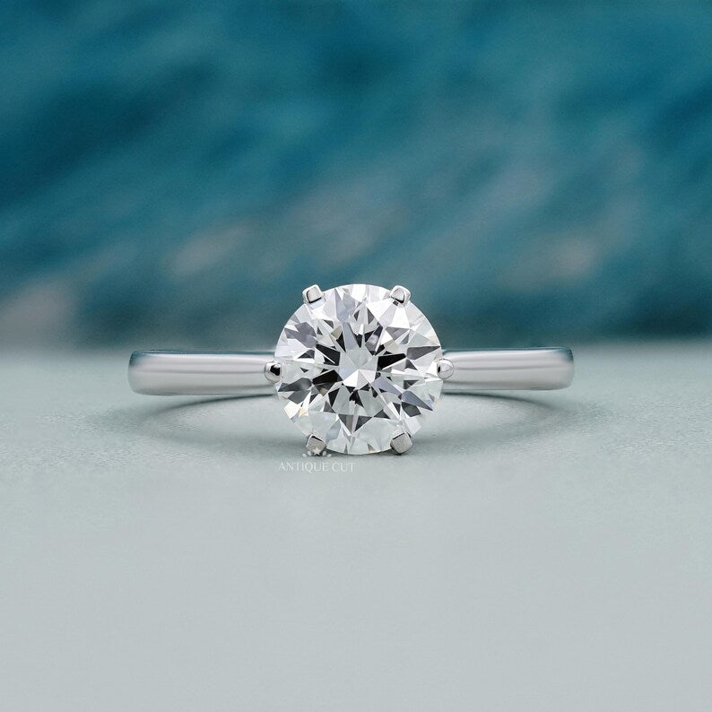 Round cut engagement ring white gold solitaire