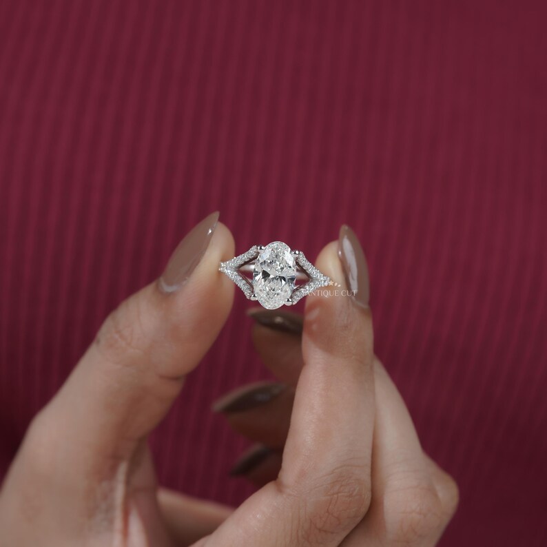 Contemporary oval engagement ring design