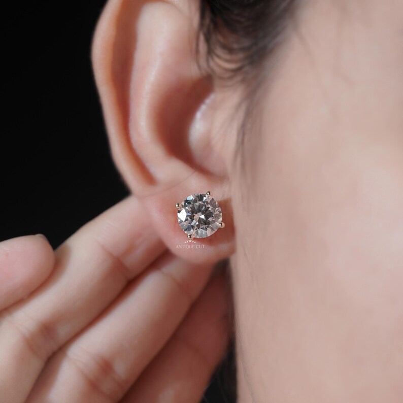 Round Cut Diamond Stud Earrings with Solitaire Diamond | Yellow Gold