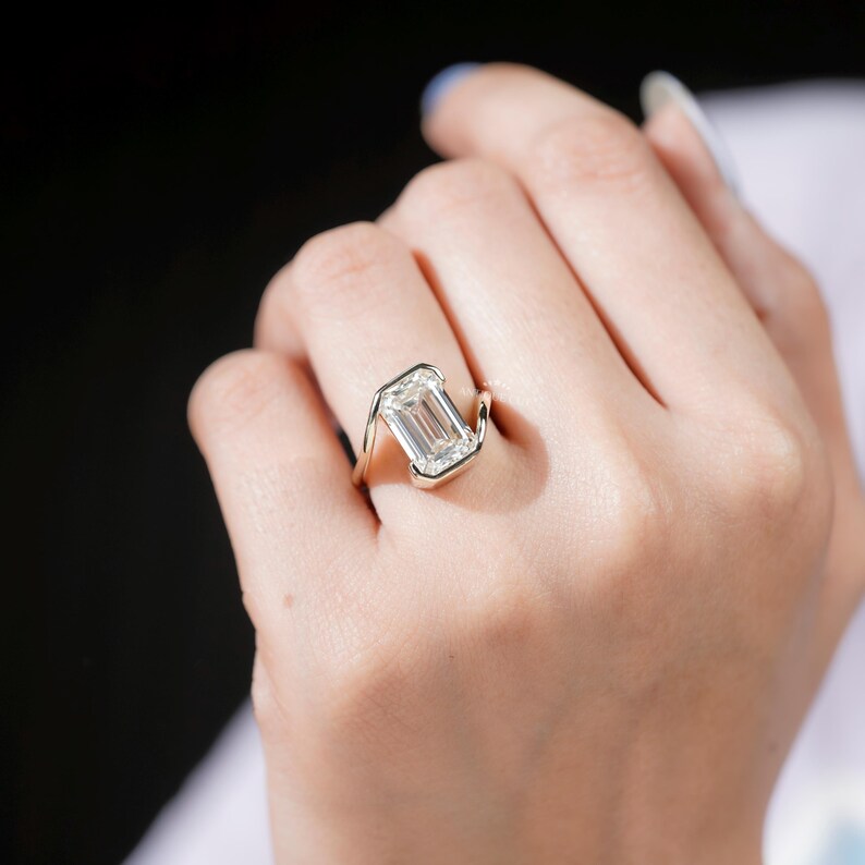 Luxury emerald cut diamond ring in gold
