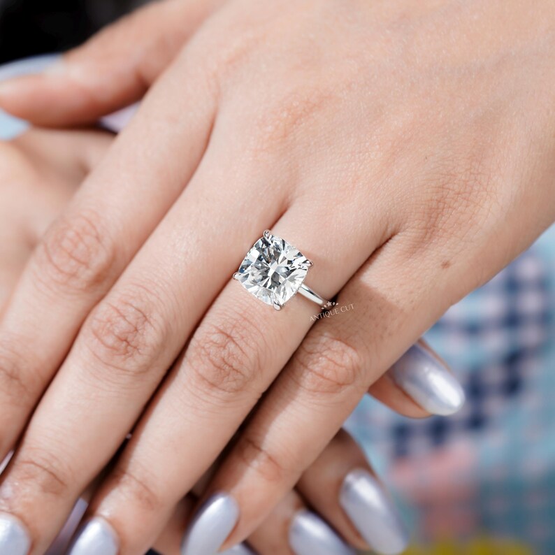 Cushion diamond engagement ring with premium lab-grown center