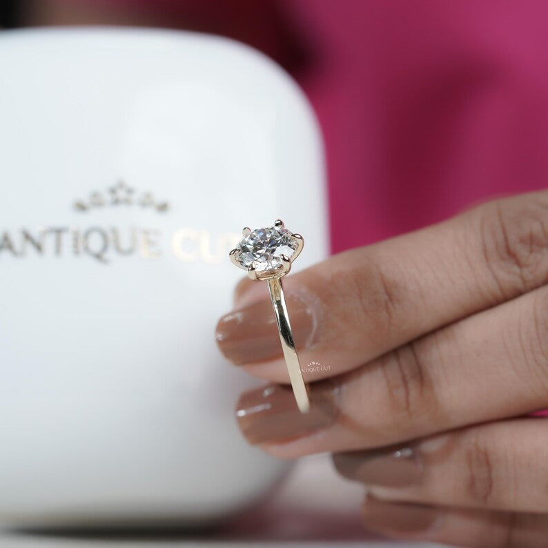 Round Brilliant Cut Diamond Ring with Solitaire Diamond | Yellow Gold