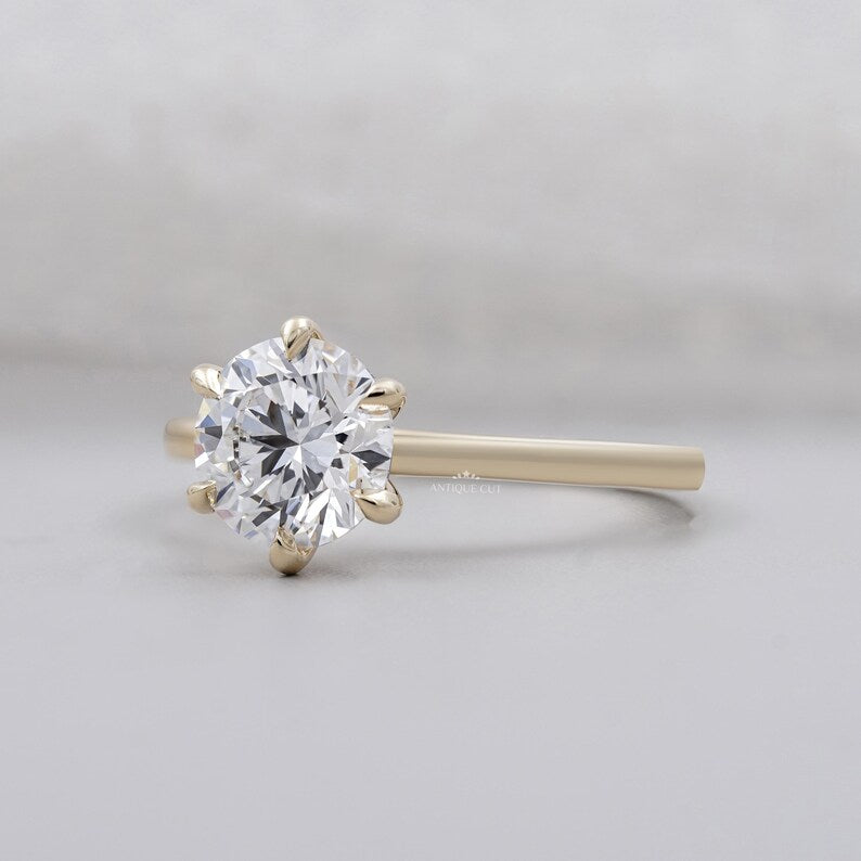Round Brilliant Cut Diamond Ring with Solitaire Diamond | Yellow Gold