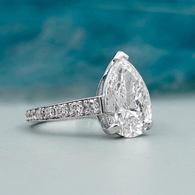 White gold pear cut diamond ring pavéesparkle engagement ring