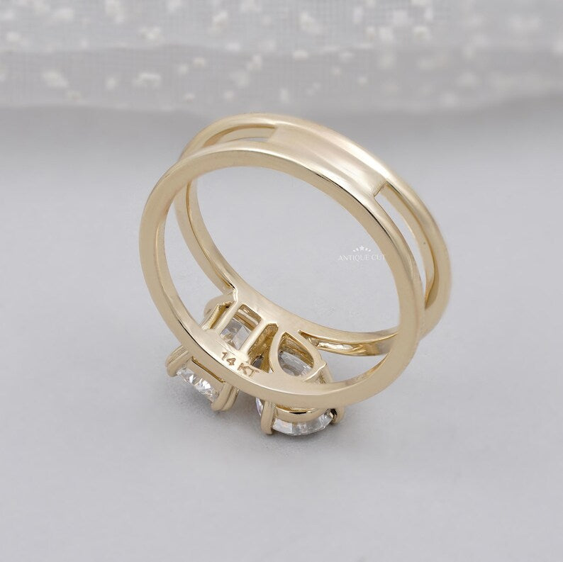Lab grown diamond Toi et Moi ring in yellow gold