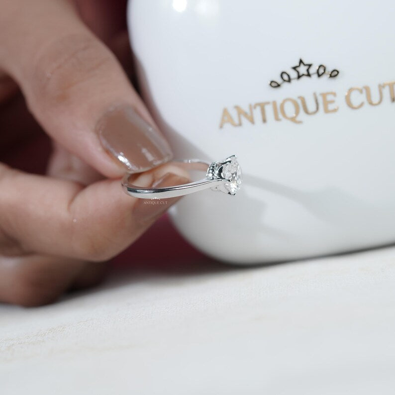 Brilliant round diamond ring close up