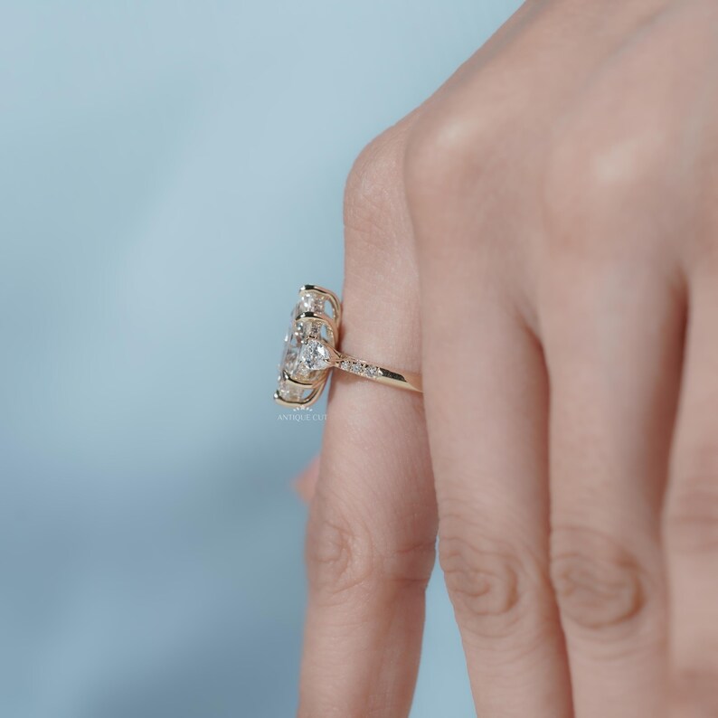 Timeless yellow gold marquise engagement ring
