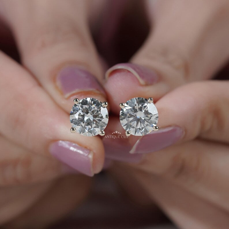 Round Cut Diamond Stud Earrings with Solitaire Diamond | Yellow Gold