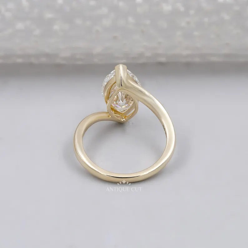 Elegant marquise diamond ring yellow gold