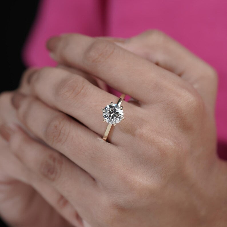 Round Brilliant Cut Diamond Ring with Solitaire Diamond | Yellow Gold