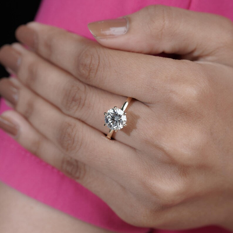Round Brilliant Cut Diamond Ring with Solitaire Diamond | Yellow Gold
