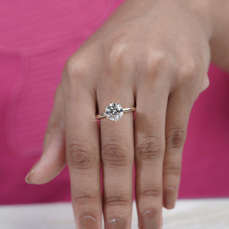 Round Brilliant Cut Diamond Ring with Solitaire Diamond | Yellow Gold